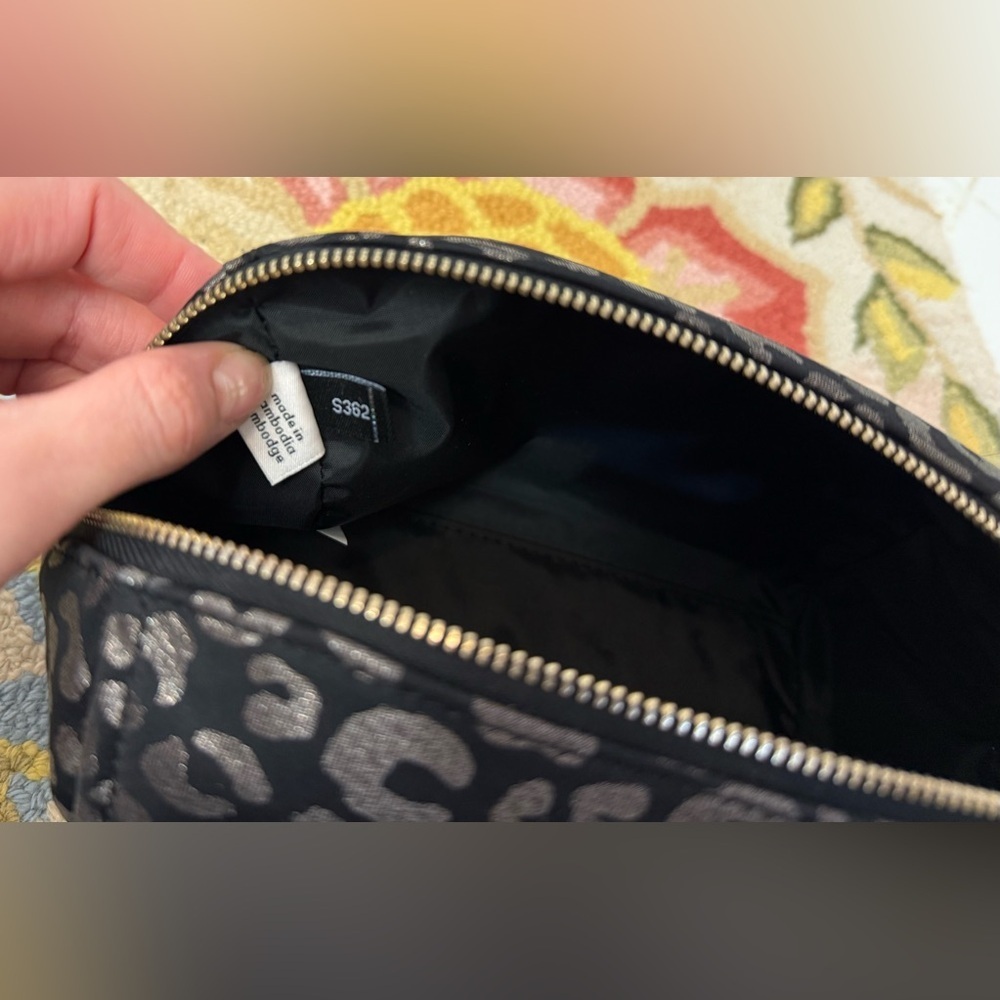 KATE SPADE Chelsea Medium Metallic Black Leopard Print Zip Pouch W/ Wristlet - Picture 15 of 16